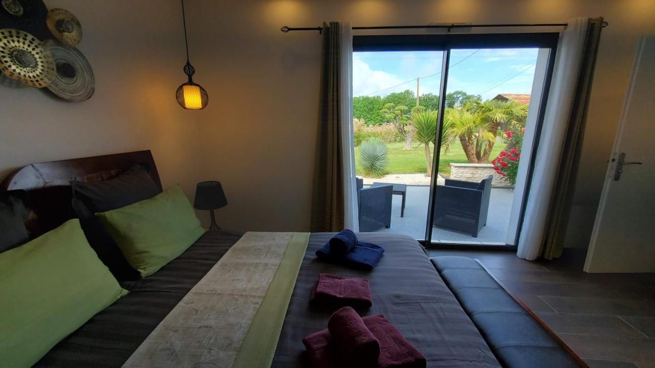 Les Cuves - Saintes Bed and Breakfast Chaniers Exteriör bild
