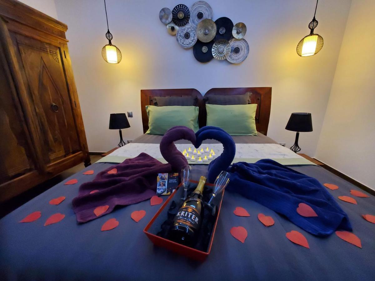 Les Cuves - Saintes Bed and Breakfast Chaniers Exteriör bild