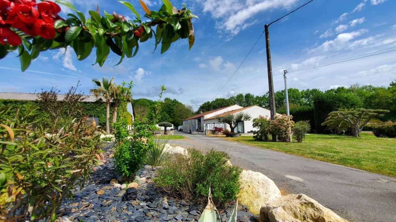 Les Cuves - Saintes Bed and Breakfast Chaniers Exteriör bild